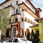 Гостевой дом Curtea Brancoveneasca 2*